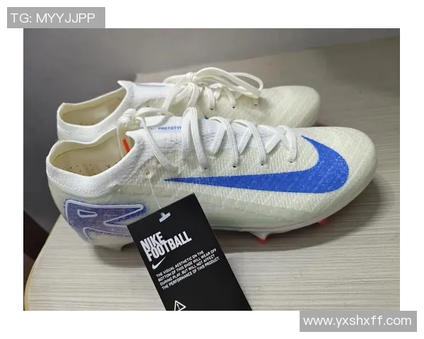 选择适合足球球星的鞋款有哪些关键因素与推荐的品牌型号分析